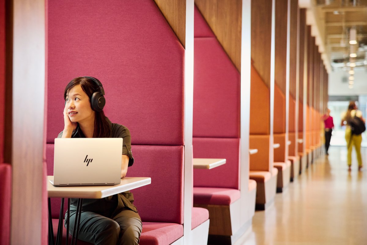 HP EliteBook 8 Flip G1i 13 inch Notebook AI PC Intel Core Ultra 5 225U Hybrid (2-in-1) 33.8 cm (13.3") Touchscreen WUXGA 16 GB LPDDR5x-SDRAM 512 GB SSD Wi-Fi 7 (802.11be) Windows 11 Pro Silver - Image 14